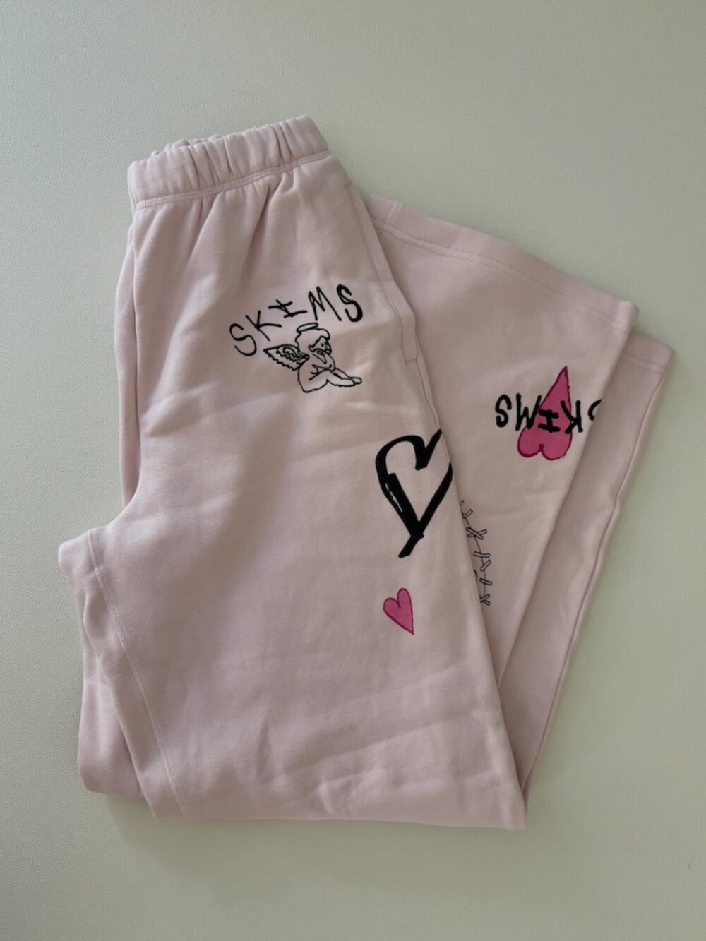 NWOT SKIMS Valentine Angel Sketch Sweatpants Pink S
